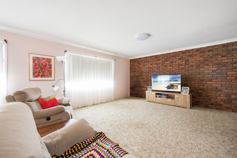 Photo - 60 Tenth Avenue, Budgewoi NSW 2262 - Image 5