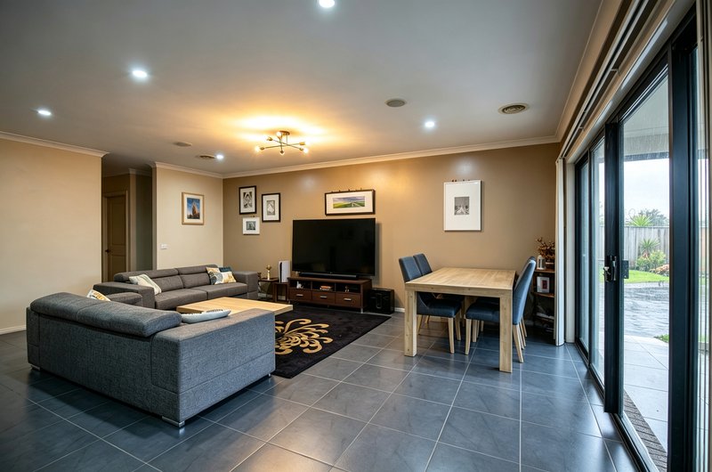 Photo - 60 Thunderbolt Drive, Cranbourne East VIC 3977 - Image 19