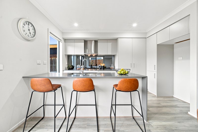 Photo - 60 Union Street, Clyde North VIC 3978 - Image 2
