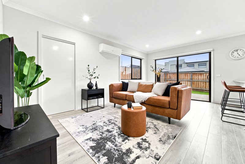 Photo - 60 Union Street, Clyde North VIC 3978 - Image 5