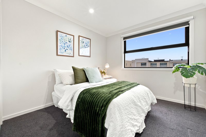 Photo - 60 Union Street, Clyde North VIC 3978 - Image 11