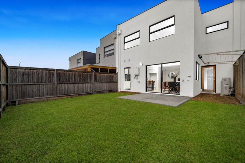 Photo - 60 Union Street, Clyde North VIC 3978 - Image 14