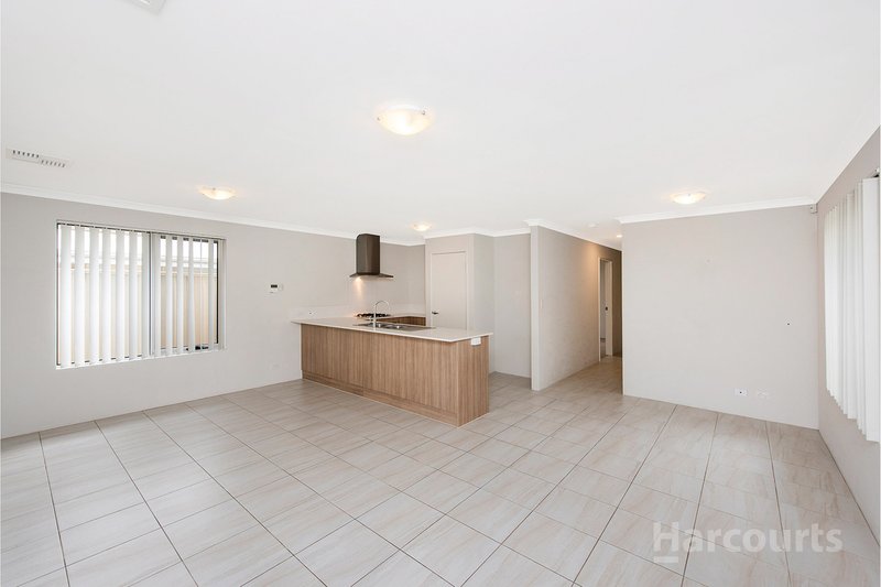 Photo - 60 Vignerons Loop, Hocking WA 6065 - Image 16