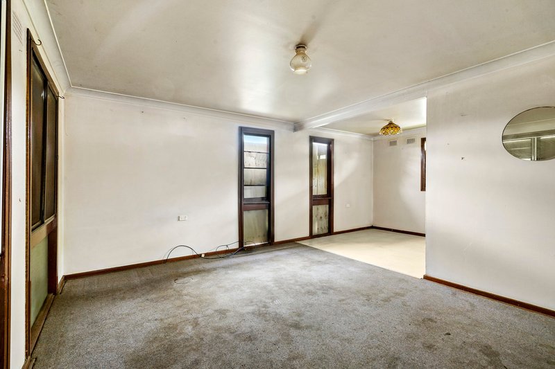 Photo - 60 Wall Park Avenue, Seven Hills NSW 2147 - Image 3
