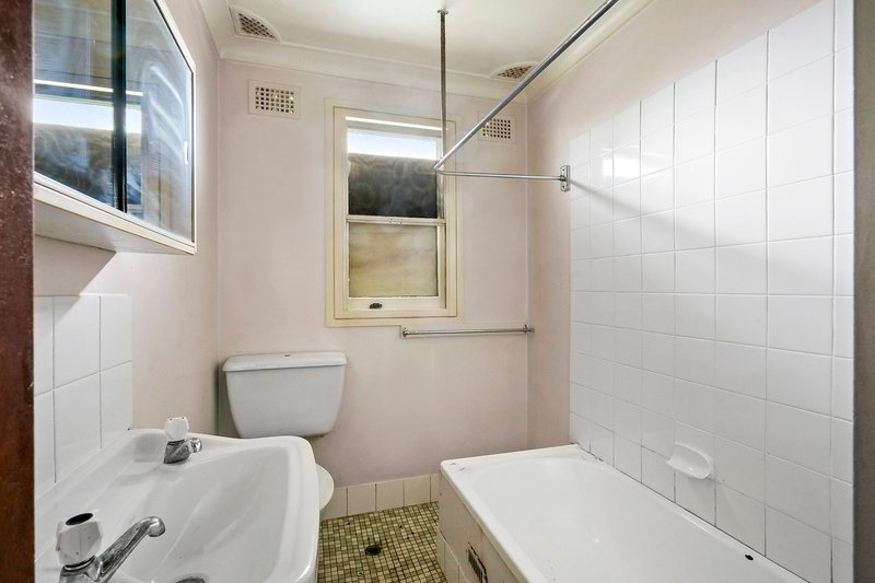 Photo - 60 Wall Park Avenue, Seven Hills NSW 2147 - Image 4
