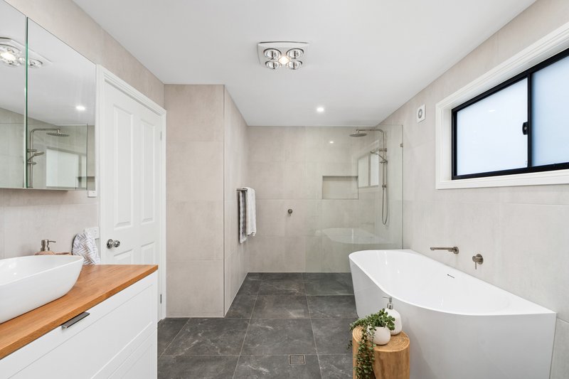 Photo - 60 Windsor Road, Wamberal NSW 2260 - Image 11