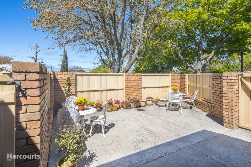 Photo - 601 Lydiard Street North, Soldiers Hill VIC 3350 - Image 11