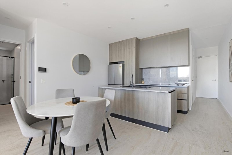 Photo - 601/135 Eugaree Street, Southport QLD 4215 - Image 7