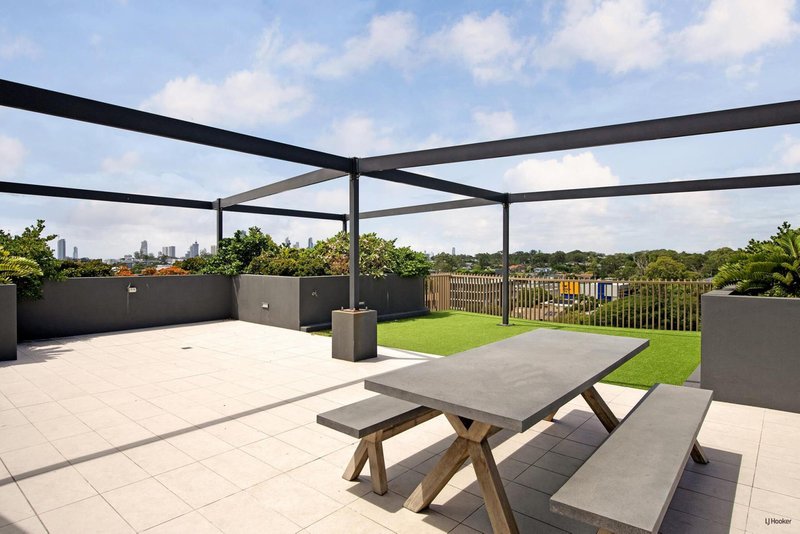 Photo - 601/135 Eugaree Street, Southport QLD 4215 - Image 14