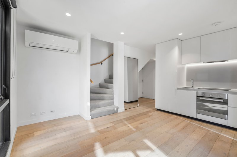 Photo - 601/398 Elizabeth Street, Melbourne VIC 3000 - Image 3