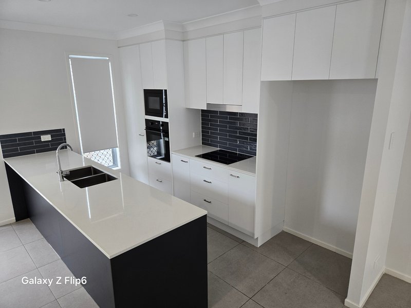 Photo - 60/14 Cavill Place, Runcorn QLD 4113 - Image 2