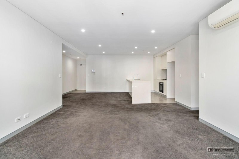 Photo - 601/41 Crown Street, Wollongong NSW 2500 - Image 2