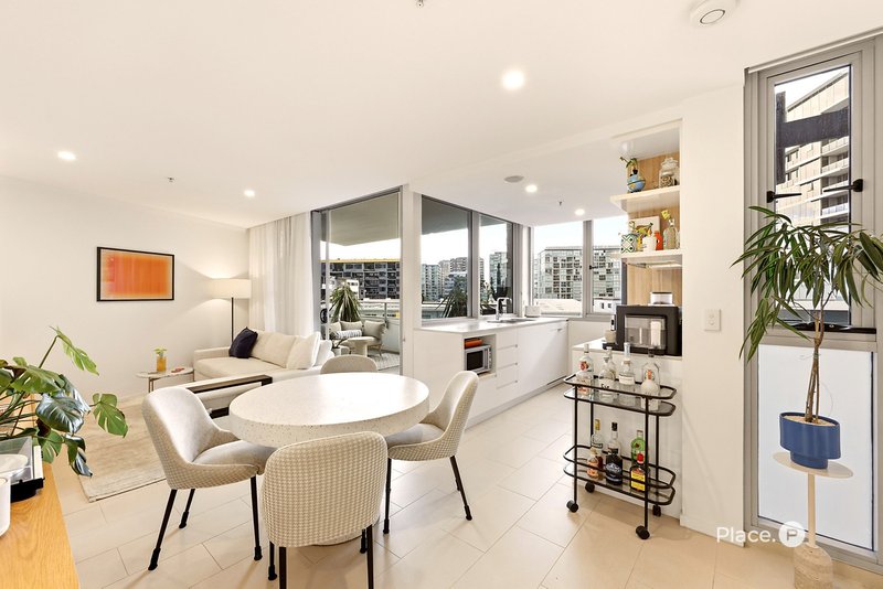 Photo - 601/42 Wyandra Street, Newstead QLD 4006 - Image 2