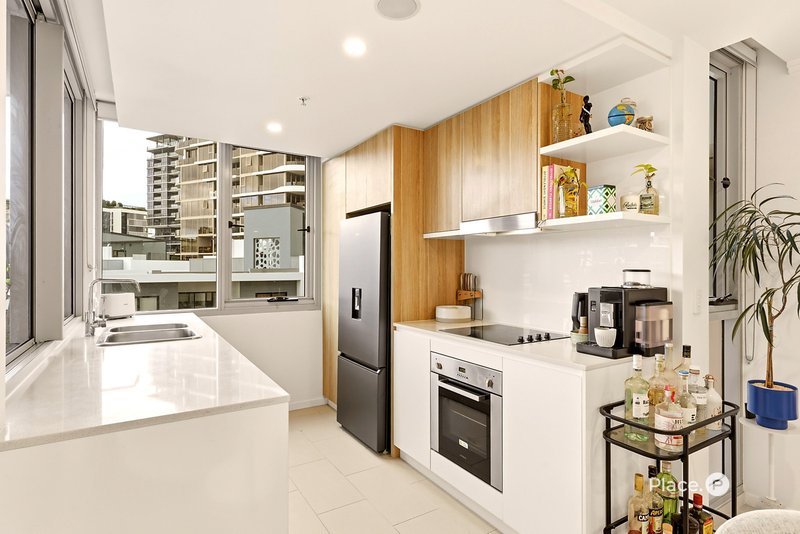 Photo - 601/42 Wyandra Street, Newstead QLD 4006 - Image 3