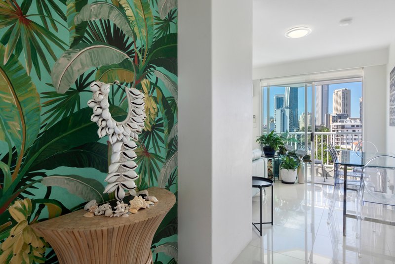 Photo - 601/7 Mallana Street, Surfers Paradise QLD 4217 - Image 4