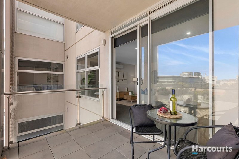 Photo - 601/8 Gheringhap Street, Geelong VIC 3220 - Image 10