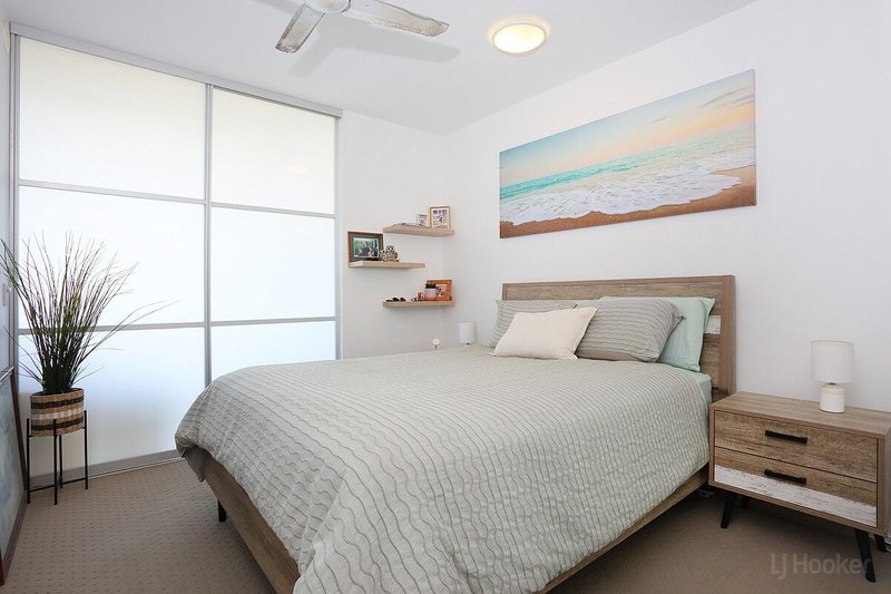 Photo - 602/17 Bath Street, Labrador QLD 4215 - Image 4