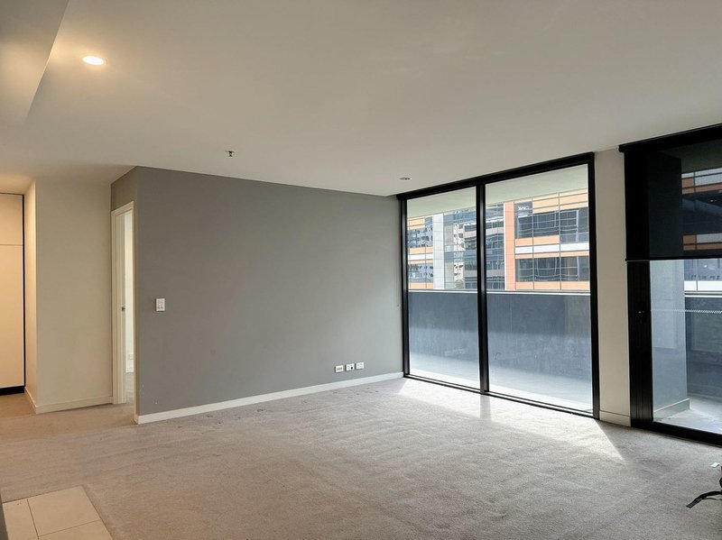 Photo - 602/815 Bourke Street, Docklands VIC 3008 - Image 3