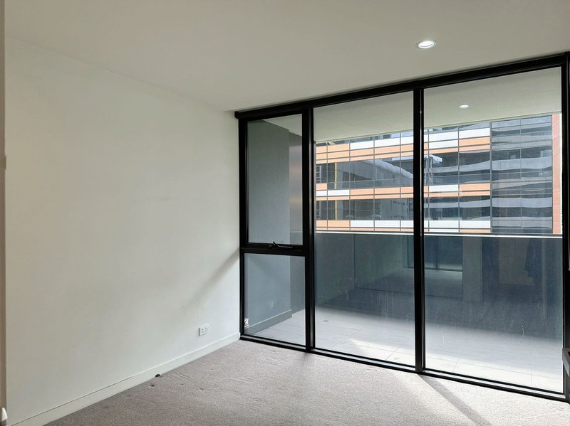 Photo - 602/815 Bourke Street, Docklands VIC 3008 - Image 5