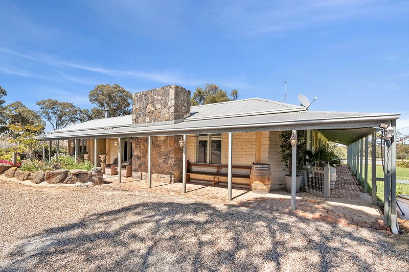 Photo - 603 De Motts Road, Anakie VIC 3213 - Image 2