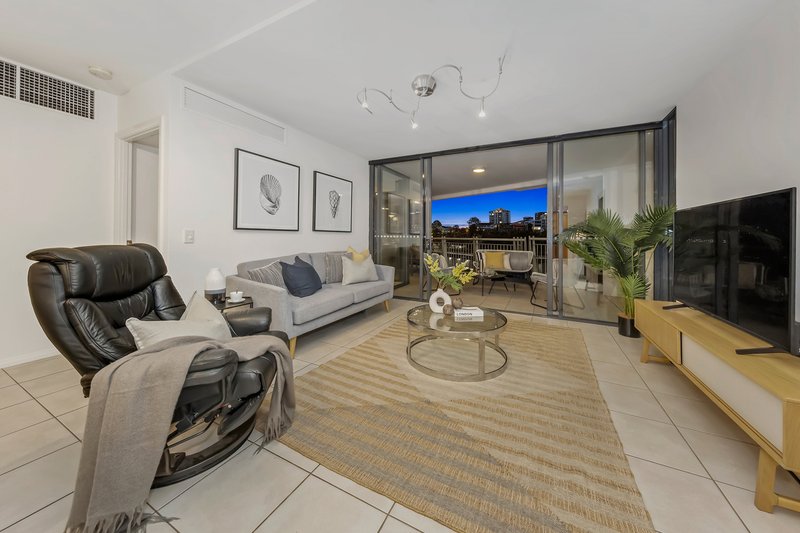 Photo - 603/1 Holman Street, Kangaroo Point QLD 4169 - Image 3