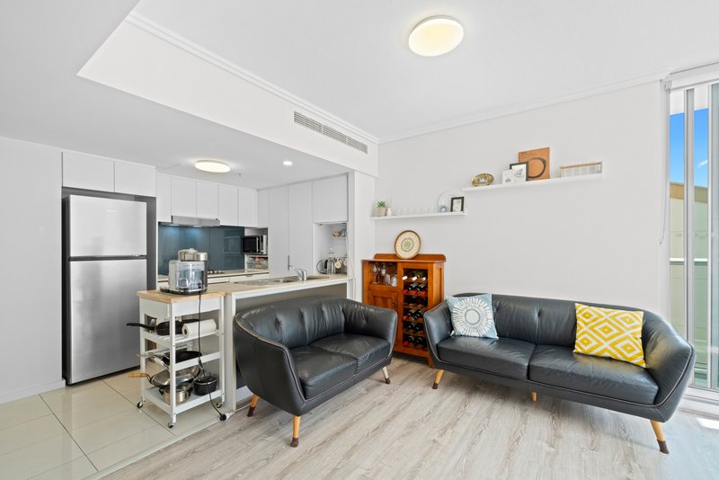 Photo - 603/108 Albert Street, Brisbane City QLD 4000 - Image 2