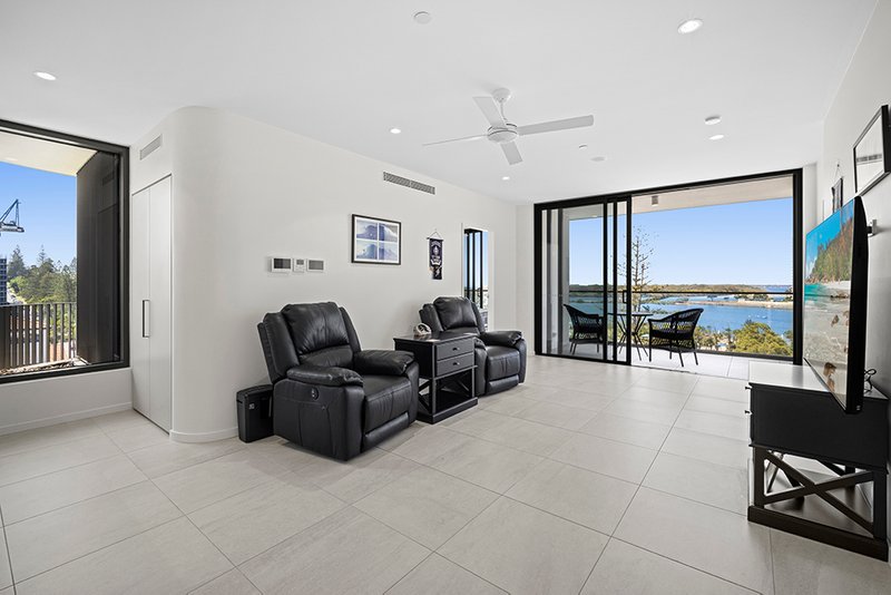 Photo - 603/144-146 Marine Parade, Coolangatta QLD 4225 - Image 2
