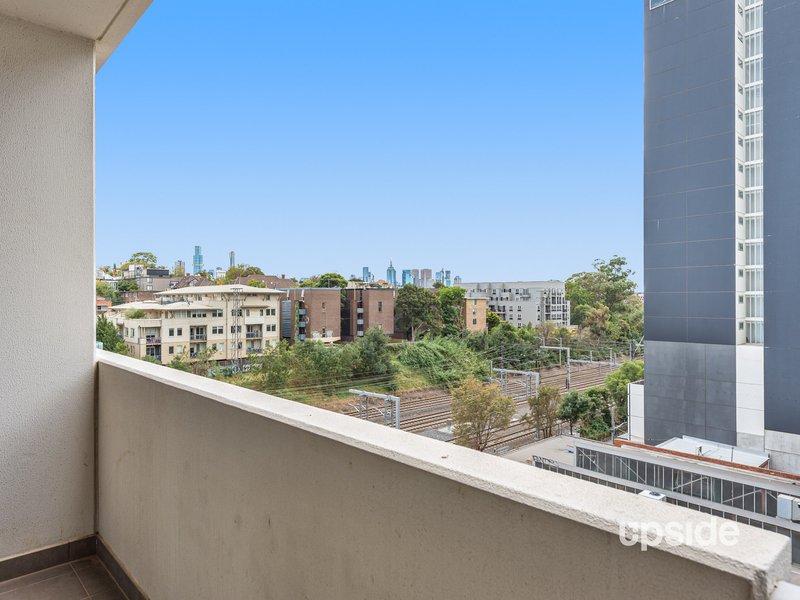 Photo - 604/12 Yarra Street, South Yarra VIC 3141 - Image 7