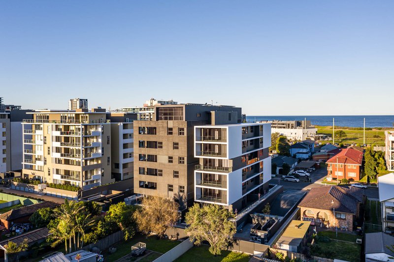 Photo - 604/14 Beatson Street, Wollongong NSW 2500 - Image 1