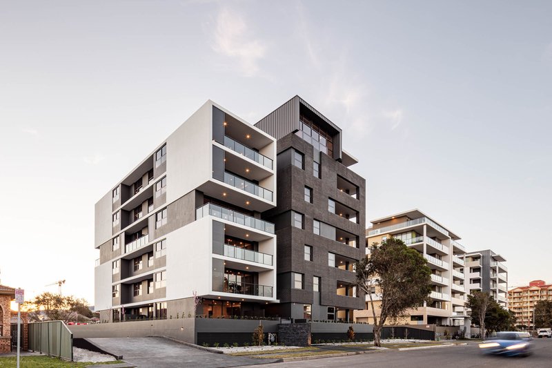 Photo - 604/14 Beatson Street, Wollongong NSW 2500 - Image 2