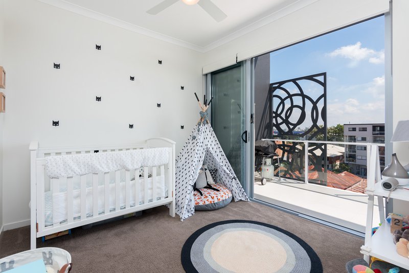 Photo - 604/19 Isedale Street, Wooloowin QLD 4030 - Image 8