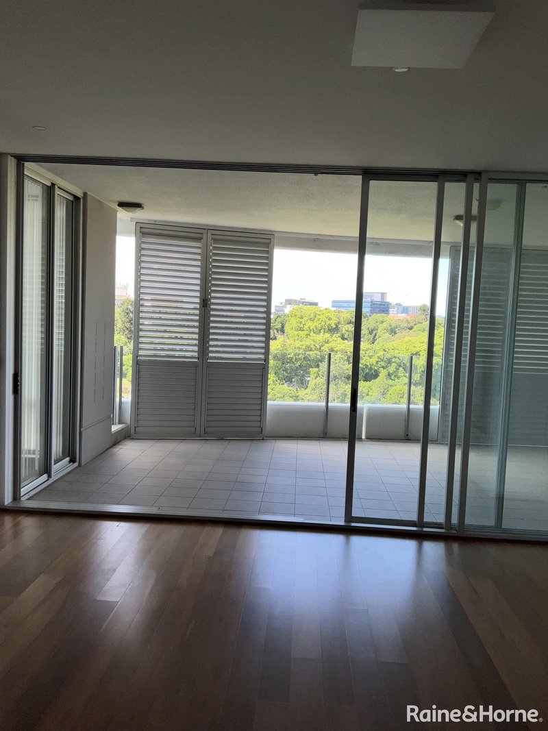 Photo - 6045/6 Parklands Boulevard, Brisbane QLD 4000 - Image 2