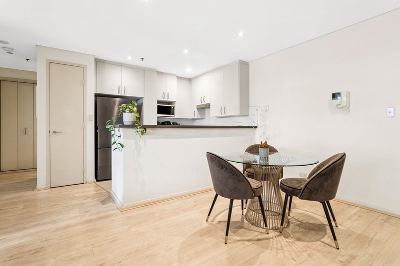 Photo - 604/6 Lachlan Street, Waterloo NSW 2017 - Image 3