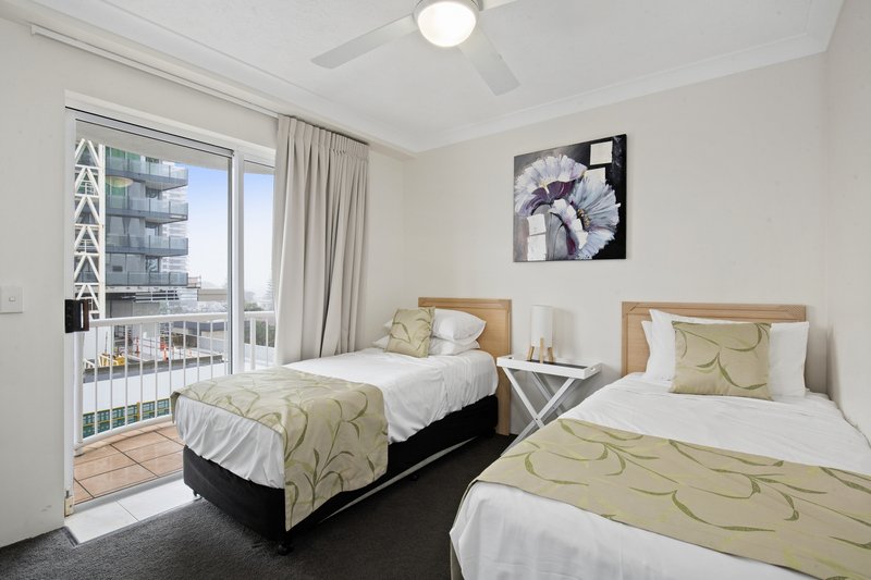 Photo - 604/8 Philip Avenue, Broadbeach QLD 4218 - Image 9