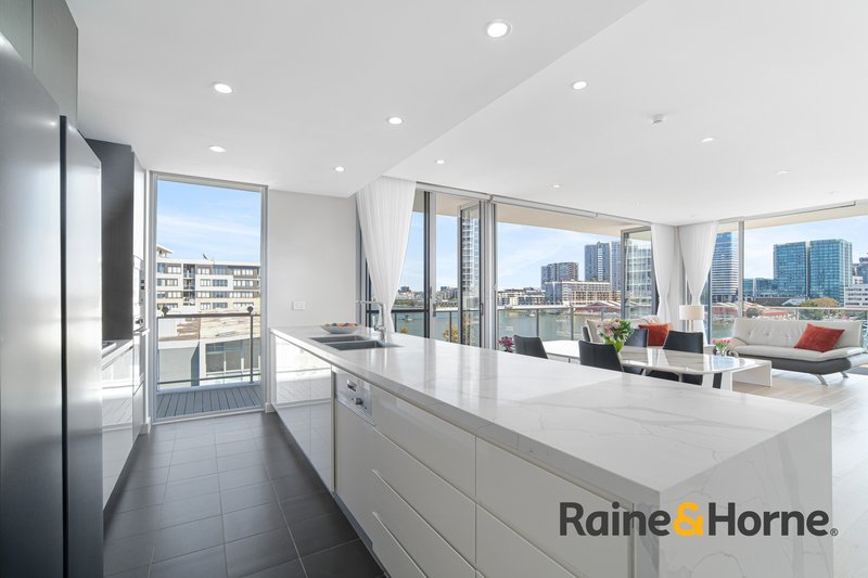 Photo - 604B/3 Timbrol Ave , Rhodes NSW 2138 - Image 4