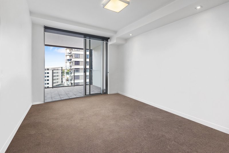 Photo - 605/159 Logan Road, Woolloongabba QLD 4102 - Image 5