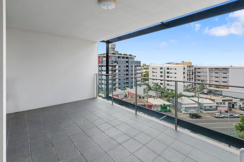 Photo - 605/159 Logan Road, Woolloongabba QLD 4102 - Image 9