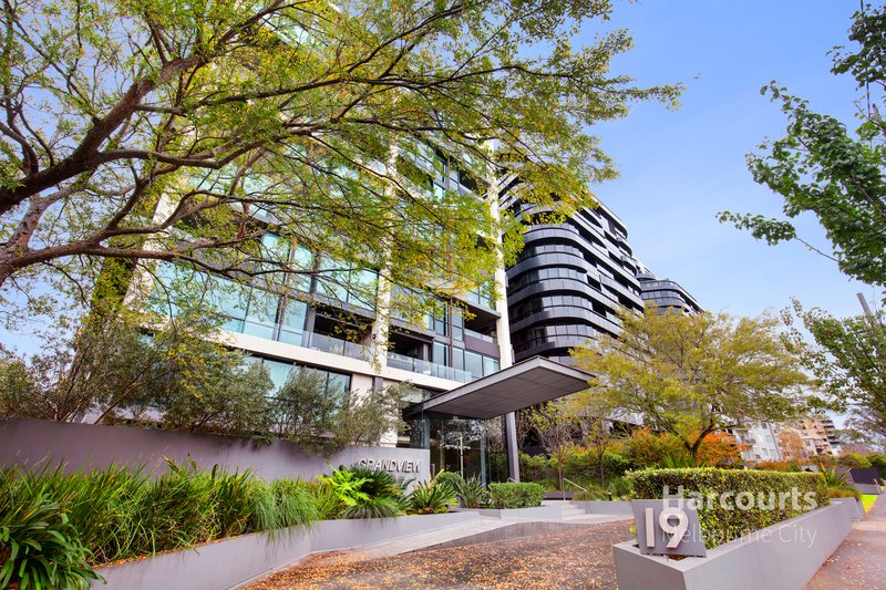 Photo - 605/19 Queens Road, Melbourne VIC 3004 - Image 1