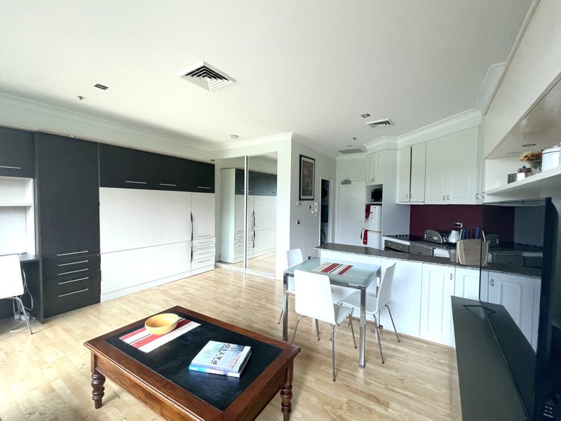 Photo - 605/22-40 Sir John Young Crescent, Woolloomooloo NSW 2011 - Image 4