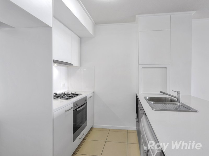 Photo - 605/23 Parkland Street, Nundah QLD 4012 - Image 5