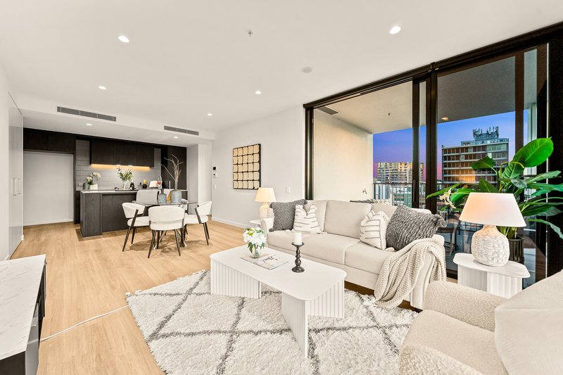 Photo - 605/28 Lissner Street, Toowong QLD 4066 - Image 10