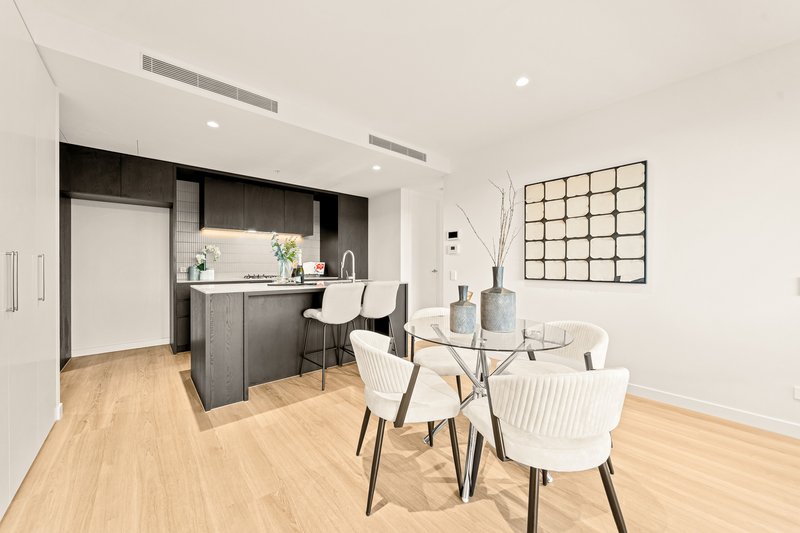 Photo - 605/28 Lissner Street, Toowong QLD 4066 - Image 11