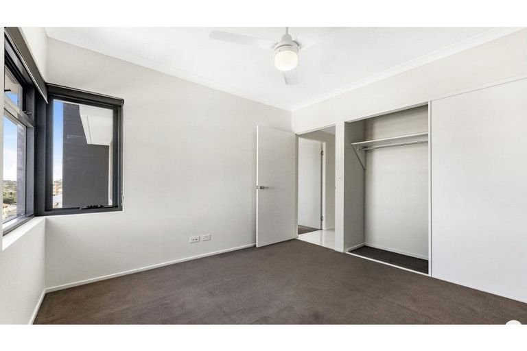 Photo - 606/11 Norman Street, Southport QLD 4215 - Image 6