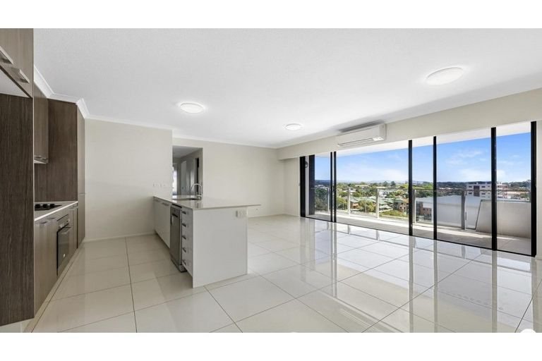 Photo - 606/11 Norman Street, Southport QLD 4215 - Image 9