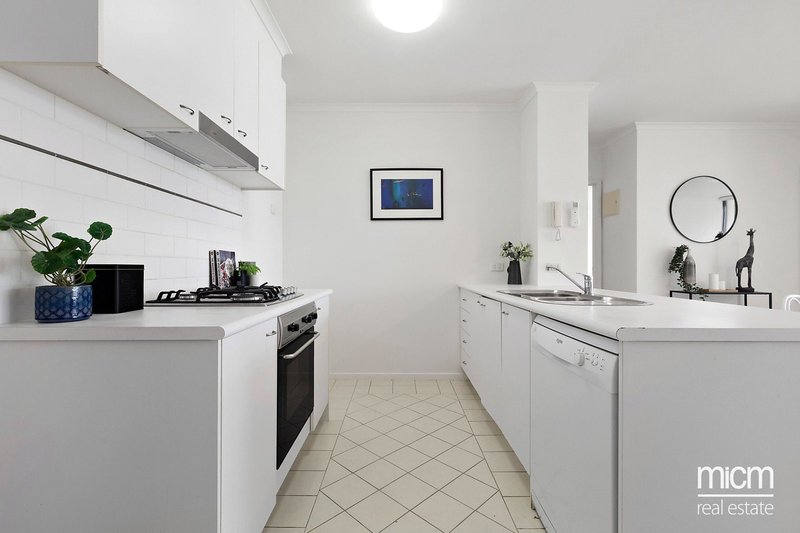 Photo - 606/148 Wells Street, South Melbourne VIC 3205 - Image 4