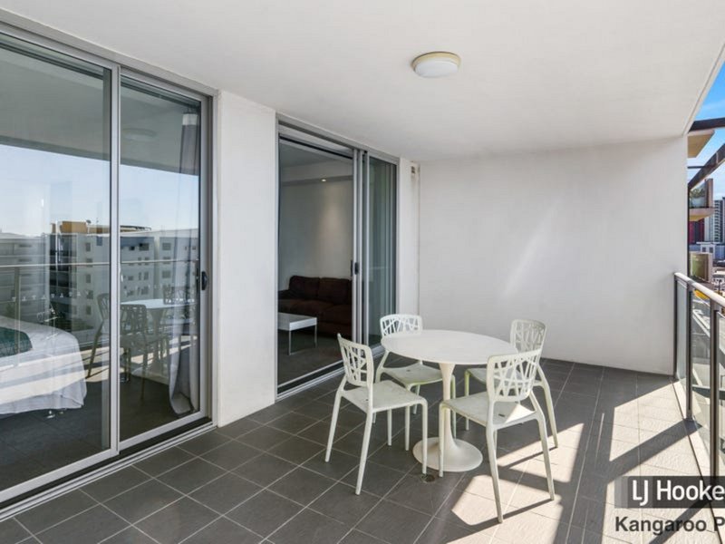 Photo - 606/159 Logan Road, Woolloongabba QLD 4102 - Image 3