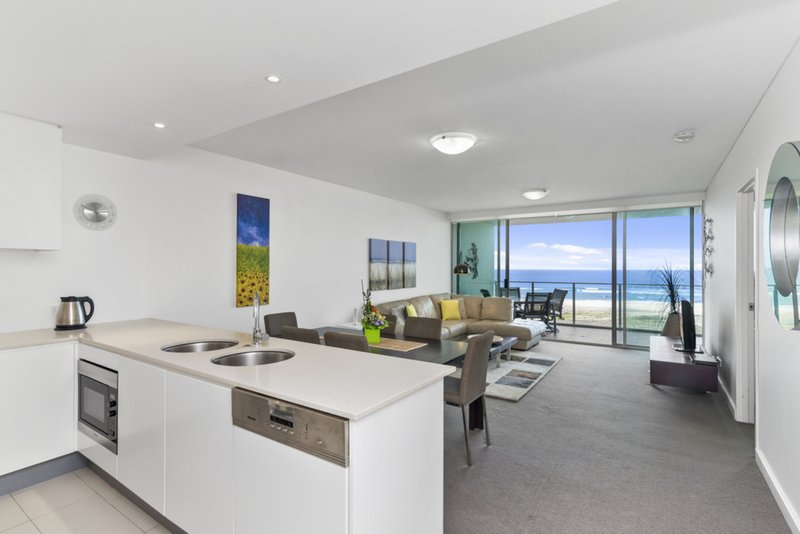 Photo - 606/2 Creek Street, Coolangatta QLD 4225 - Image 6