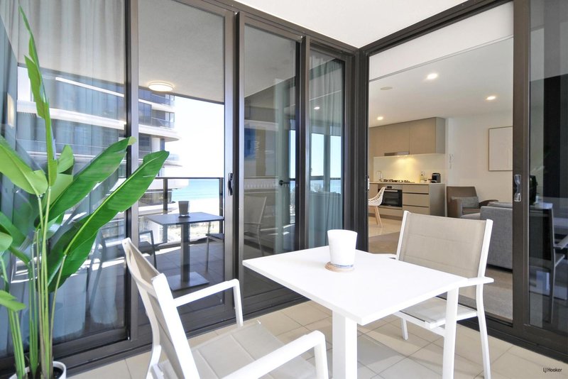 Photo - 606/3440 Surfers Paradise Boulevard, Surfers Paradise QLD 4217 - Image 3