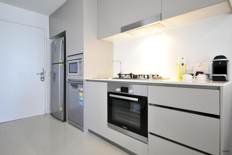 Photo - 606/3440 Surfers Paradise Boulevard, Surfers Paradise QLD 4217 - Image 6