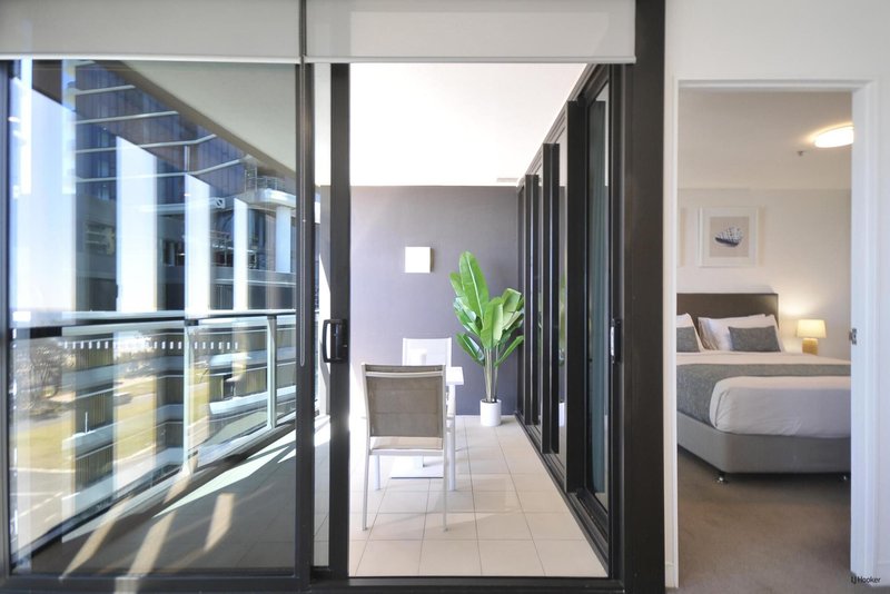Photo - 606/3440 Surfers Paradise Boulevard, Surfers Paradise QLD 4217 - Image 15